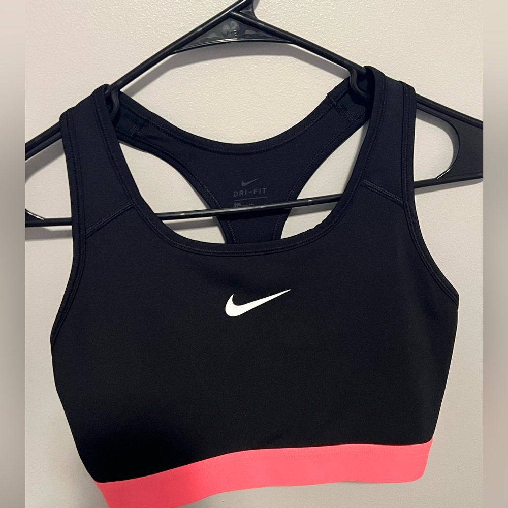 nike sports bra size M
